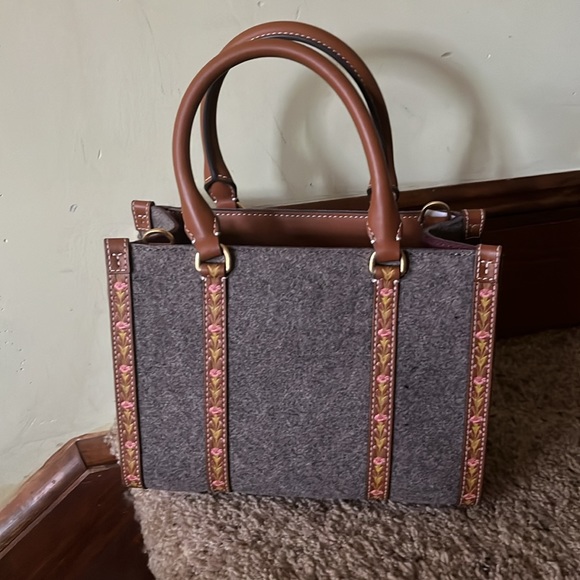 Tory Burch Blake felt small tote - Picture 4 of 6